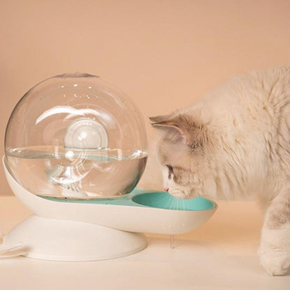 Gravity-Powered Pet Water Feeder: Effortless Hydration for Cats and Dogs - Paws Discovery 