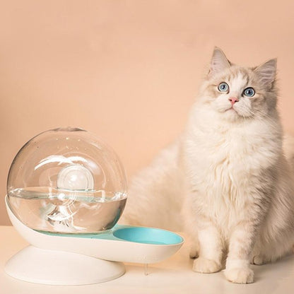 Gravity-Powered Pet Water Feeder: Effortless Hydration for Cats and Dogs - Paws Discovery 